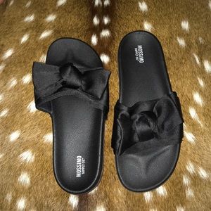 Black Bow slides